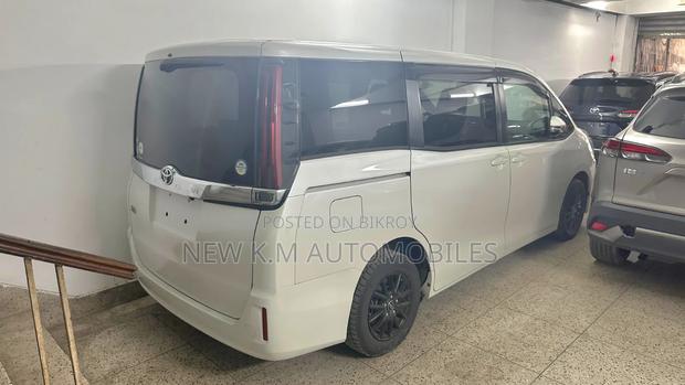 Toyota Noah 2021 Pearl