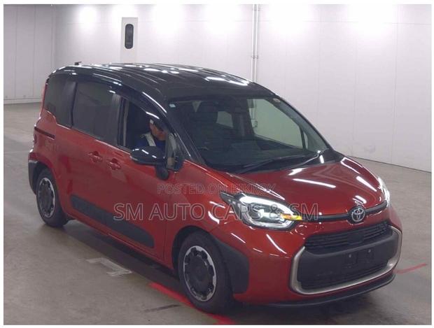 Toyota Sienta 2022 Red