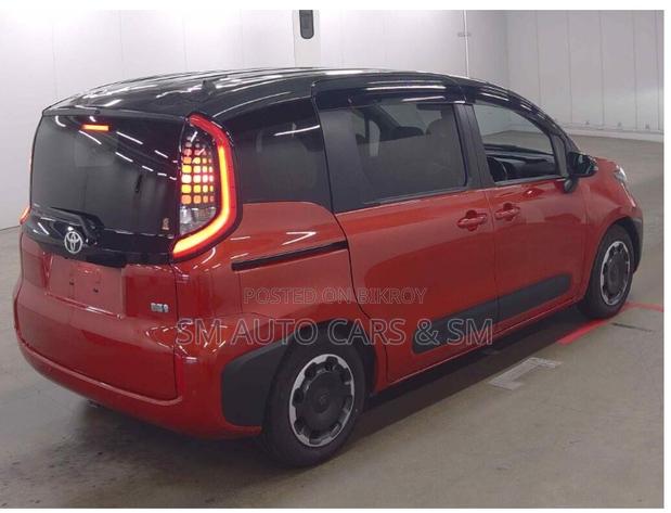 Toyota Sienta 2022 Red