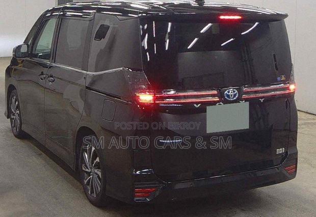 Toyota Voxy 2024 Black