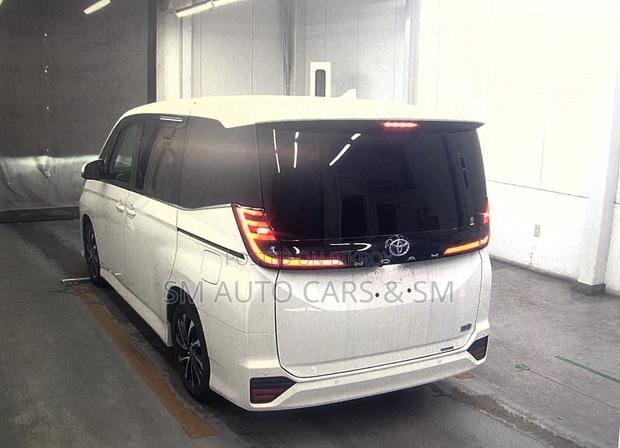 Toyota Noah 2022 Pearl