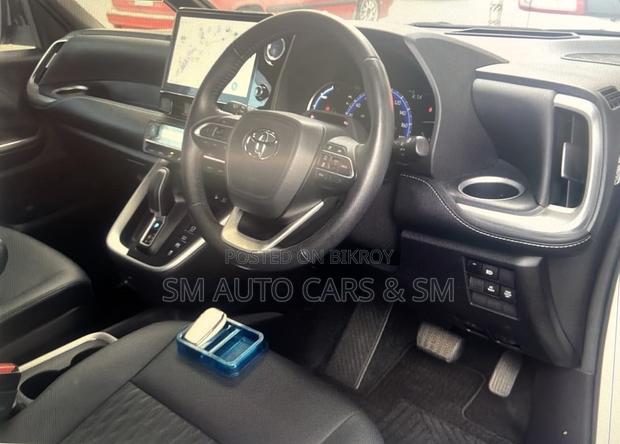Toyota Noah 2022 Pearl