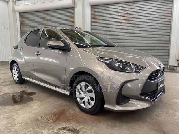 Toyota Yaris 2021 Brown