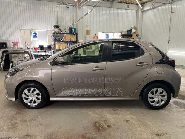 Toyota Yaris 2021 Brown