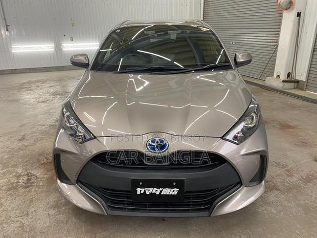 Toyota Yaris 2021 Brown