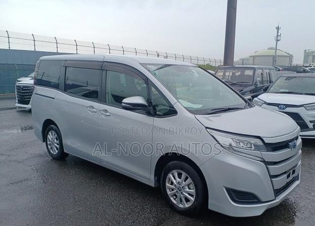 Toyota Noah 1.8 FWD Hybrid (7 seater) 2021 Silver