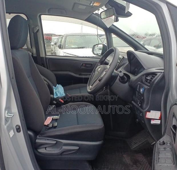 Toyota Noah 1.8 FWD Hybrid (7 seater) 2021 Silver