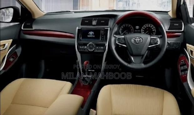 Toyota Premio 2018 Black