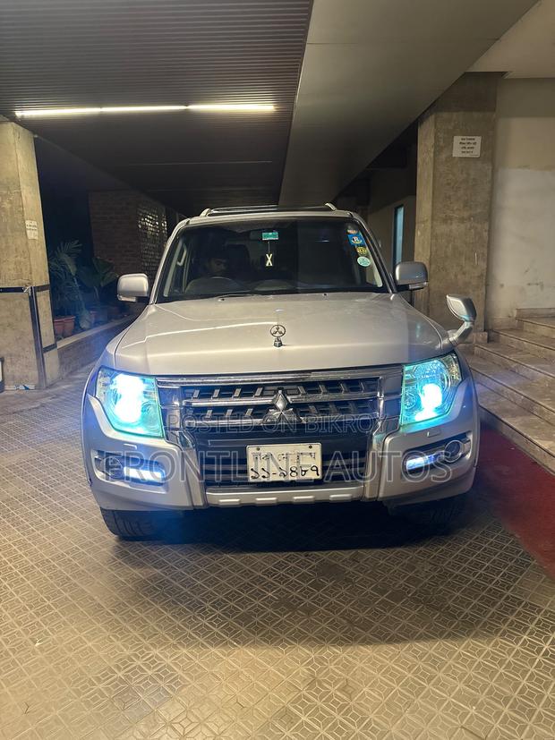 Mitsubishi Pajero 2006 Silver