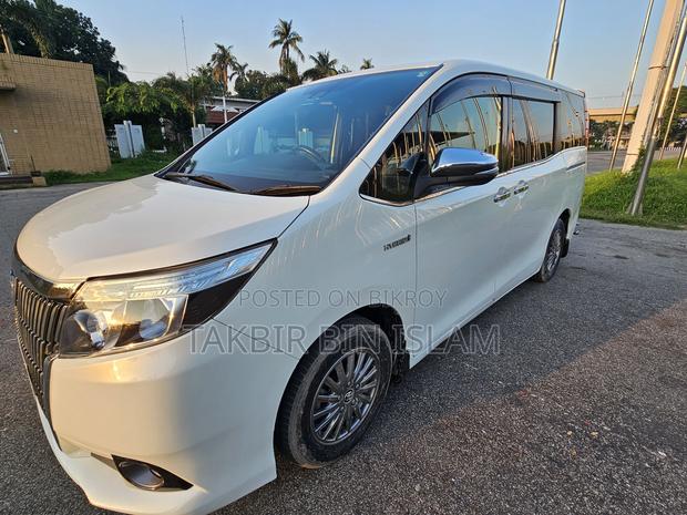 Toyota Esquire 1.8 FWD Hybrid (7 seater) 2017 Pearl