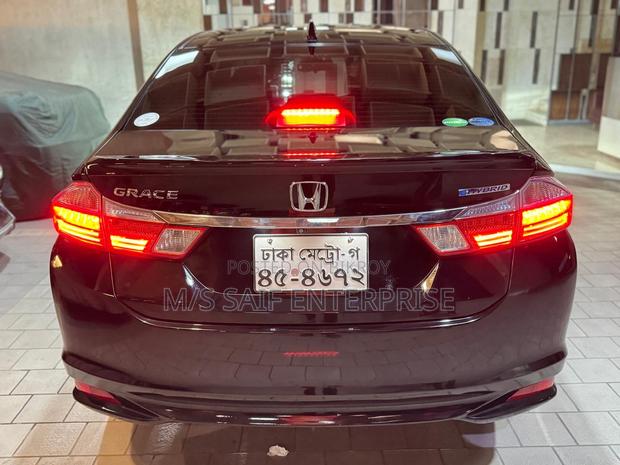 Honda Grace 1.5 Hybrid AWD 2015 Black