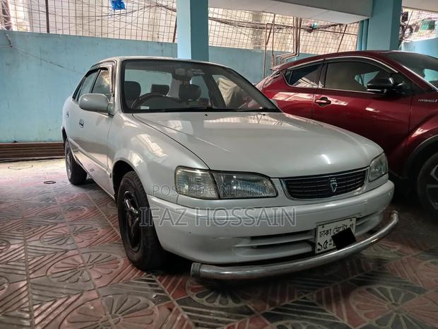 Toyota Corolla 2000 Pearl