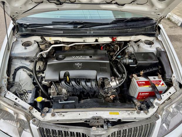 Toyota Corolla Sedan Automatic 2005 White