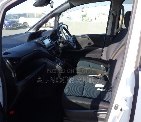 Toyota Noah 2.0 FWD (8 Seater) 2021 Pearl