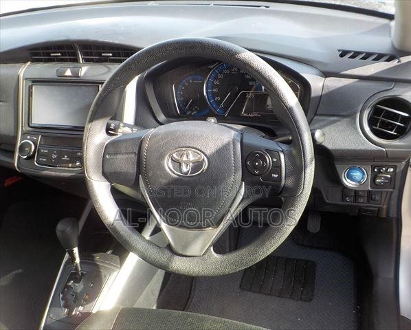 Toyota Corolla Fielder 1.5 Hybrid FWD 2021 Silver
