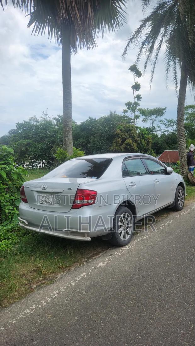 Toyota Axio 2011 Silver