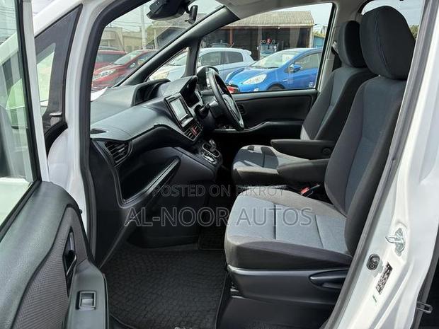Toyota Noah 1.8 FWD Hybrid (7 seater) 2021 Pearl