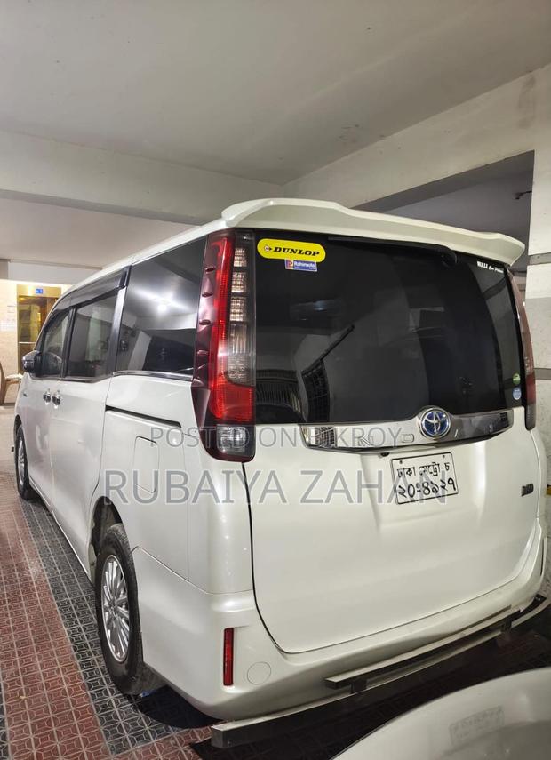 Toyota Noah 2017 Pearl