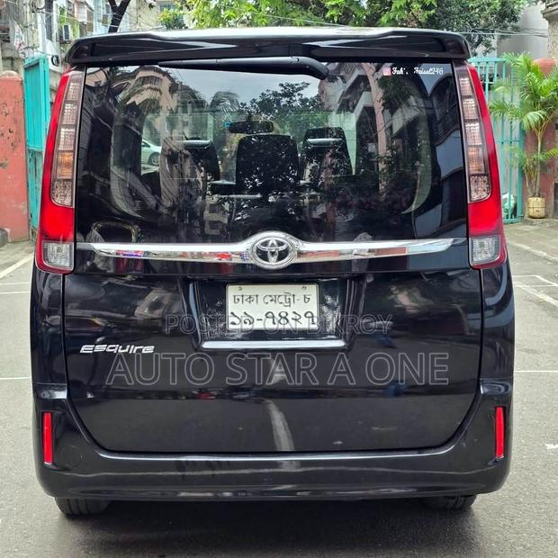 Toyota Esquire 2.0 AWD (7 seater) 2014 Black