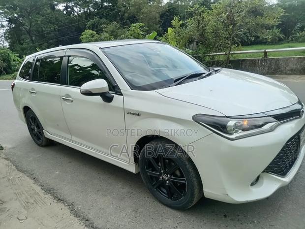 Toyota Corolla Fielder 1.5 Hybrid FWD 2016 Pearl