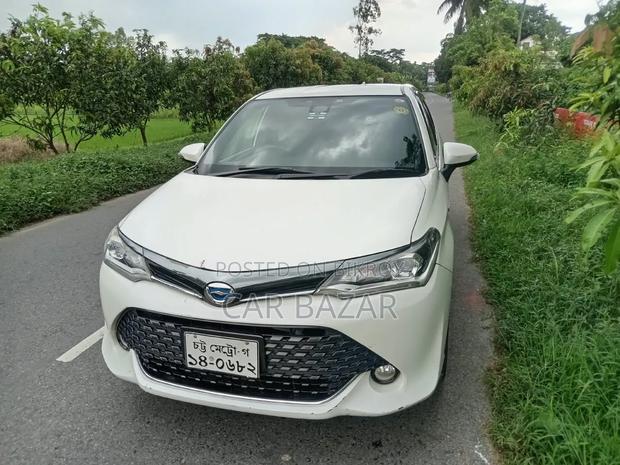Toyota Corolla Fielder 1.5 Hybrid FWD 2016 Pearl