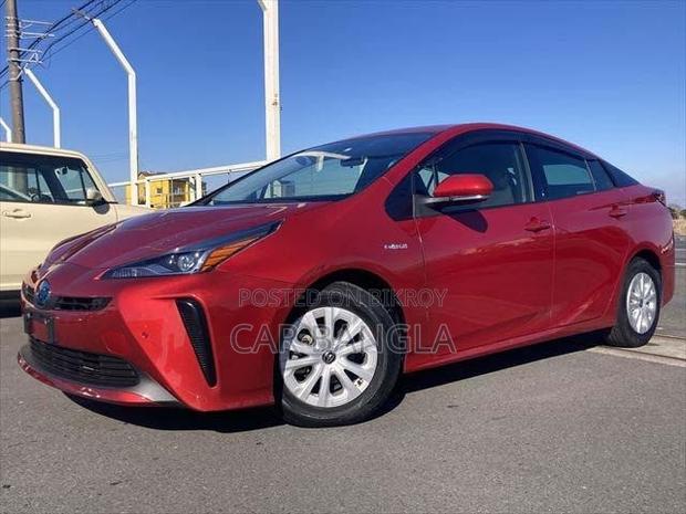 Toyota Prius 2021 Red