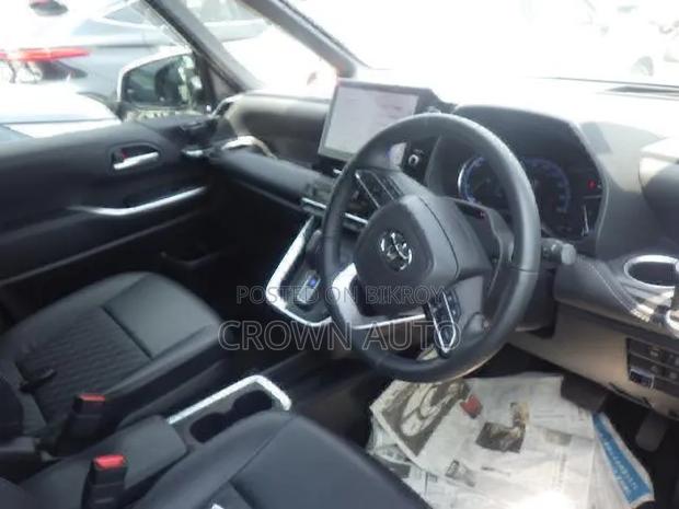 Toyota Noah 2023 Pearl