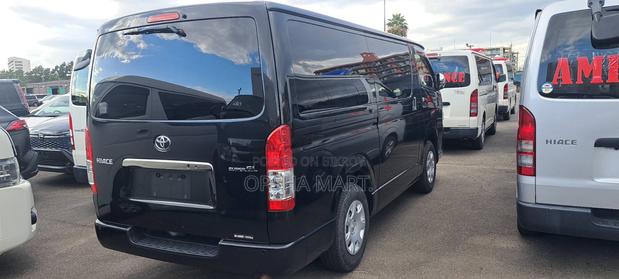 Toyota Grand HiAce 2002 Black