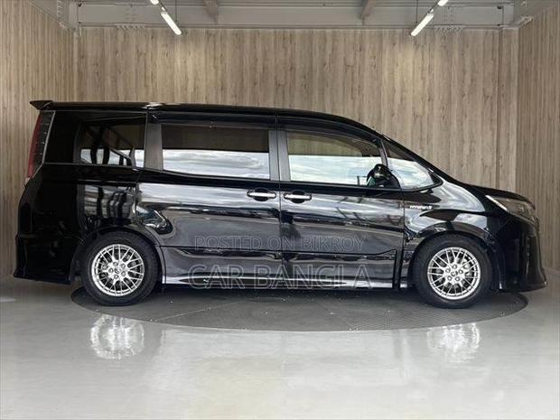 Toyota Noah 2021 Black