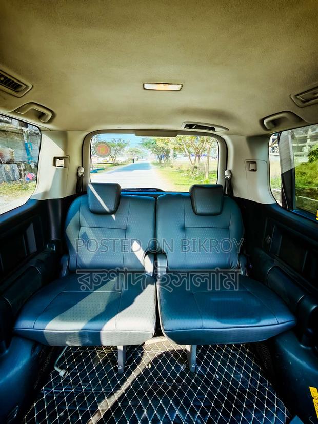 Toyota Noah 2.0 158hp FWD (8 Seater) 2011 Blue