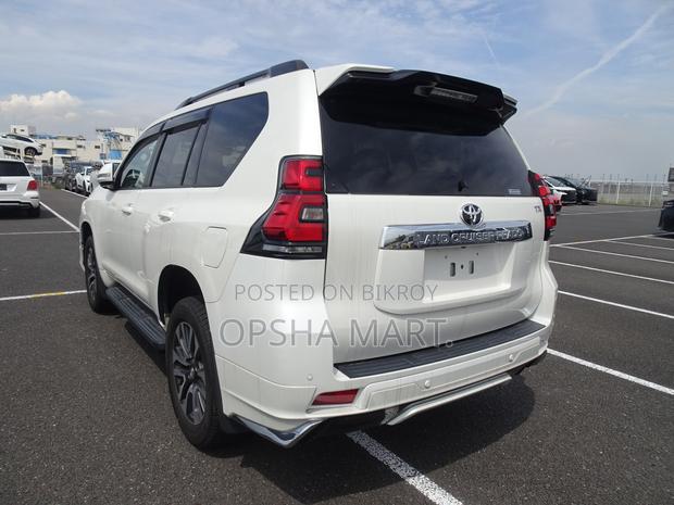 Toyota Land Cruiser Prado 2023 Pearl