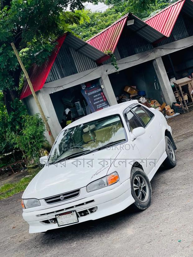 Toyota Corolla 1995 White