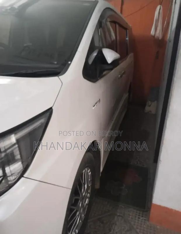 Toyota Noah 1.8 FWD Hybrid (7 seater) 2017 Pearl