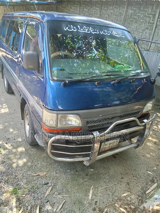 Toyota Grand HiAce 2002 Blue