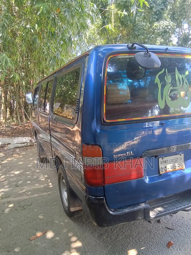 Toyota Grand HiAce 2002 Blue