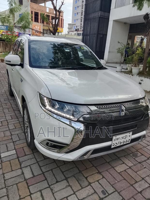 Mitsubishi Outlander 2.4 PHEV AWD 2022 Pearl