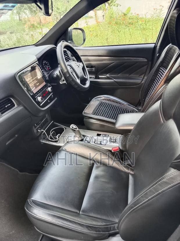 Mitsubishi Outlander 2.4 PHEV AWD 2022 Pearl