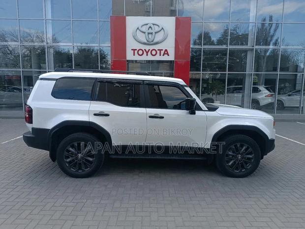 Toyota Land Cruiser Prado 2024 Pearl