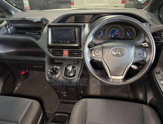 Toyota Noah 2021 Pearl