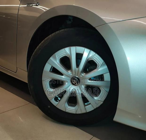 Toyota Prius L FWD 2020 Silver