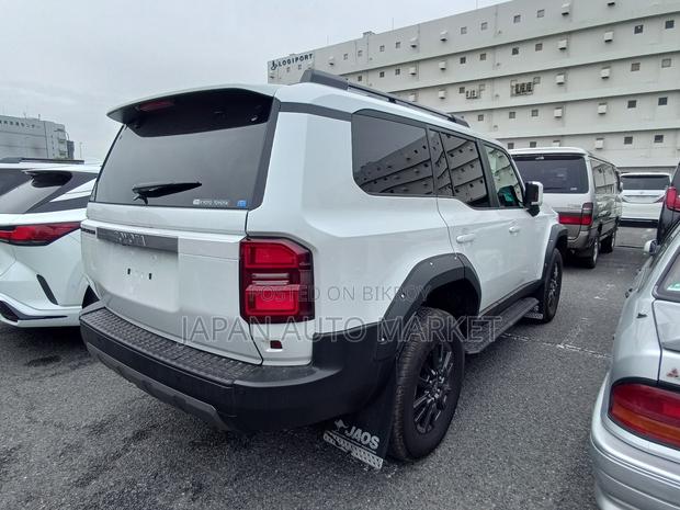 Toyota Land Cruiser Prado 2024 Pearl