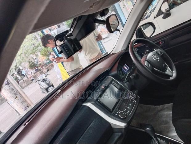 Toyota Corolla Fielder 1.5 Hybrid FWD 2021 White