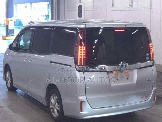 Toyota Noah 2021 Silver