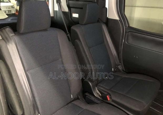 Toyota Noah 2021 Silver