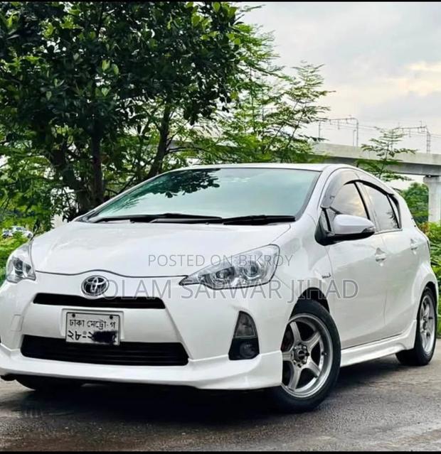 Toyota Aqua 2012 Pearl