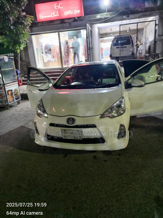 Toyota Aqua 2012 Pearl