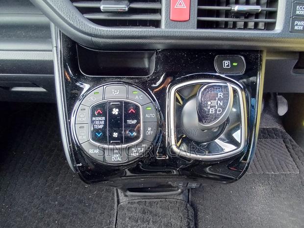 Toyota Noah 2021 Pearl