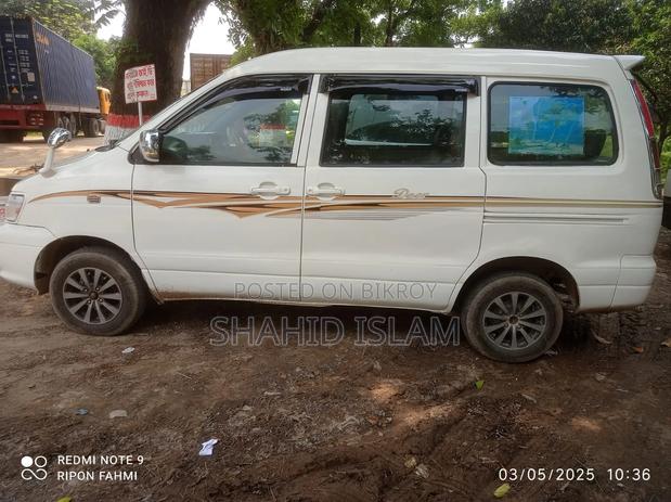 Toyota Noah 2.0 AWD (8 Seater) 2005 White
