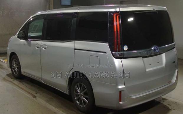 Toyota Noah 2021 Silver
