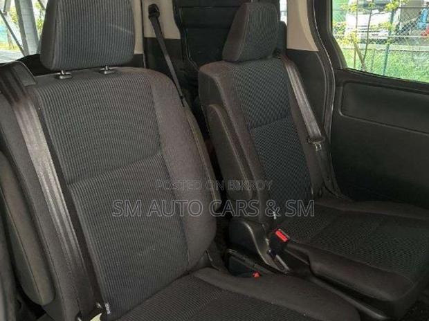 Toyota Noah 2021 Silver